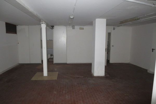 magazzino - NEGOZIO THIENE (VI)